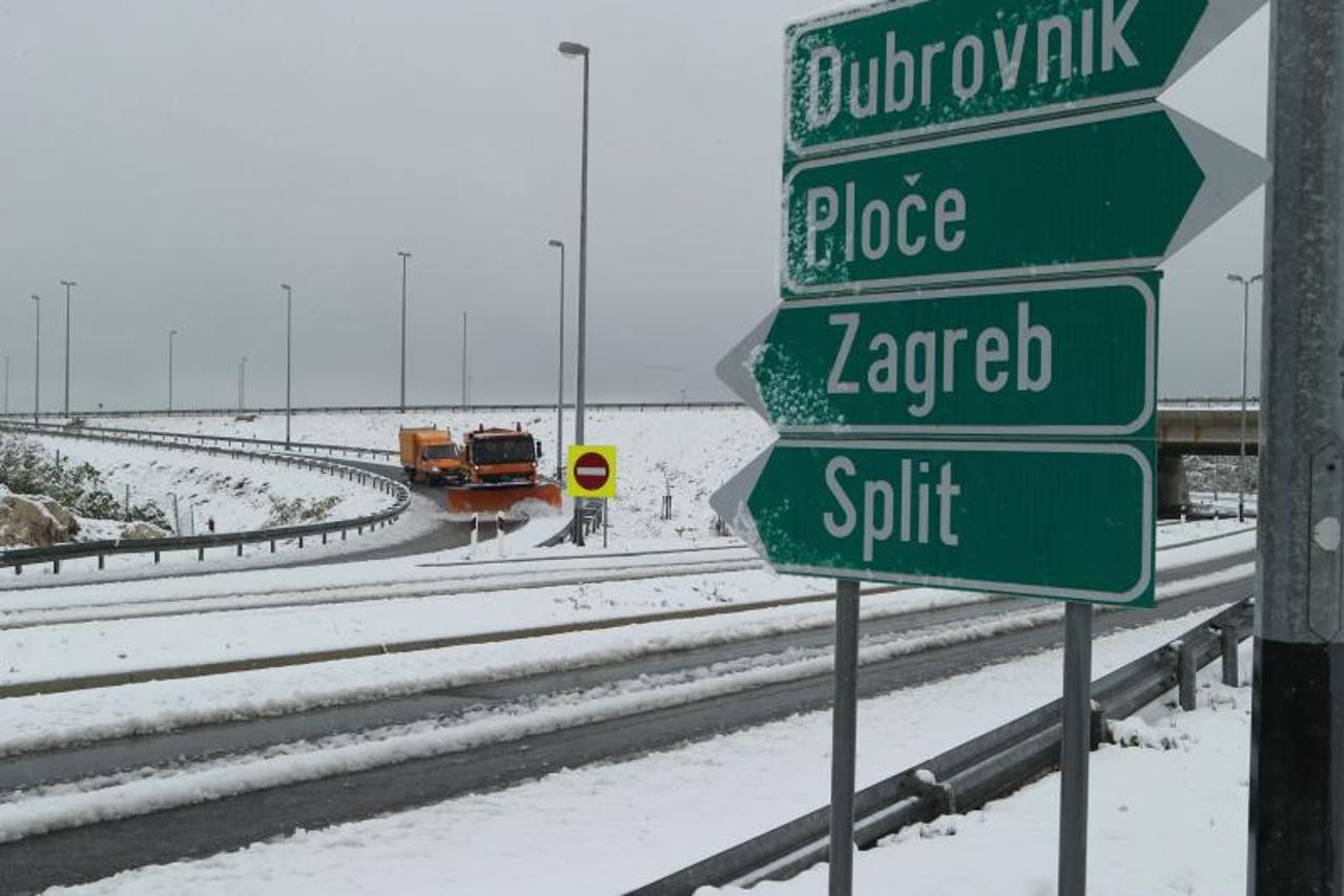 autocesta snijeg