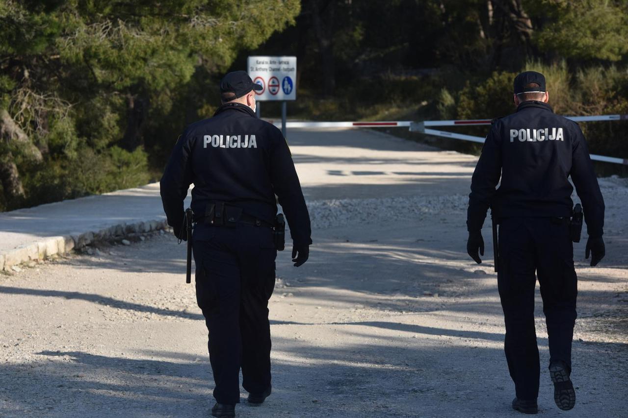 Šibenik: Policija zatvorila šetnicu u kanalu sv. Ante zbog mogućnosti okupljanja građana