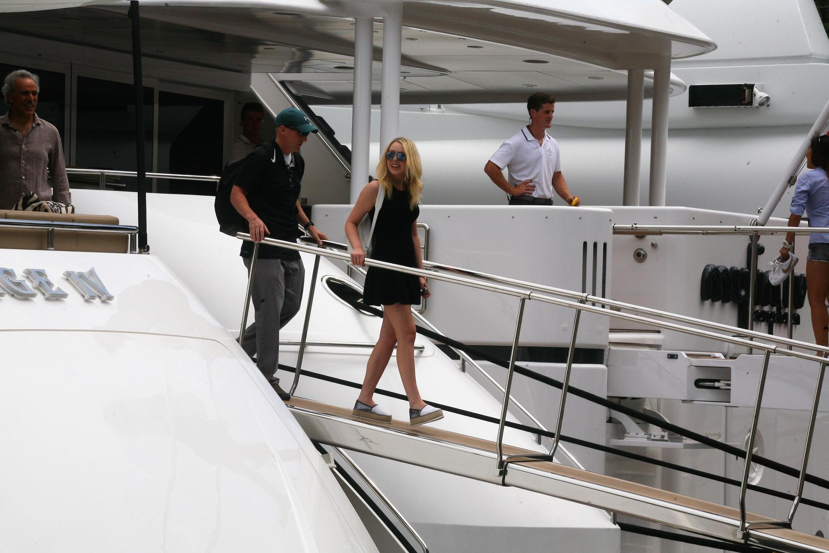 Za to vrijeme američki mediji zbrajali su koliko je taj put koštao porezne obveznike i po njihovom izračunu Ministarstvo vanjskih poslova za najam automobila za Tiffany izdvojilo je 117 tisuća dolara. 