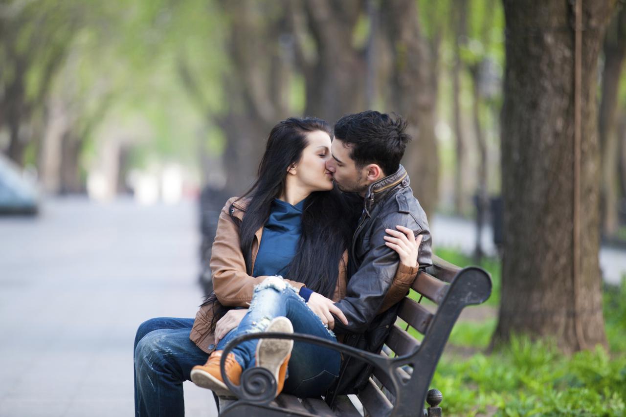 Brunette kiss