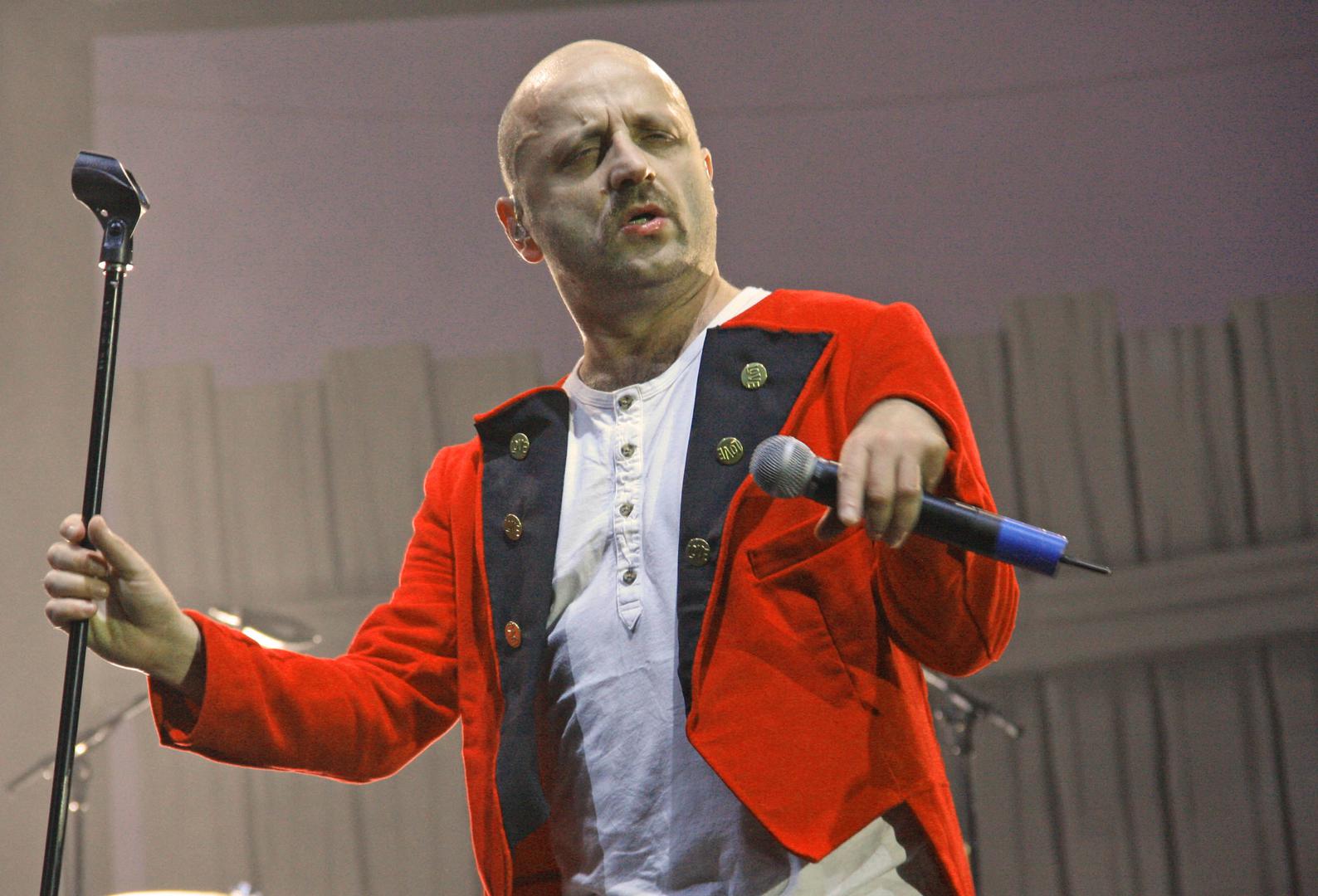 Milan "Mile" Kekin, frontmen Hladnog piva, obilježio je hrvatsku glazbenu scenu energičnim nastupima i oštrim tekstovima. 