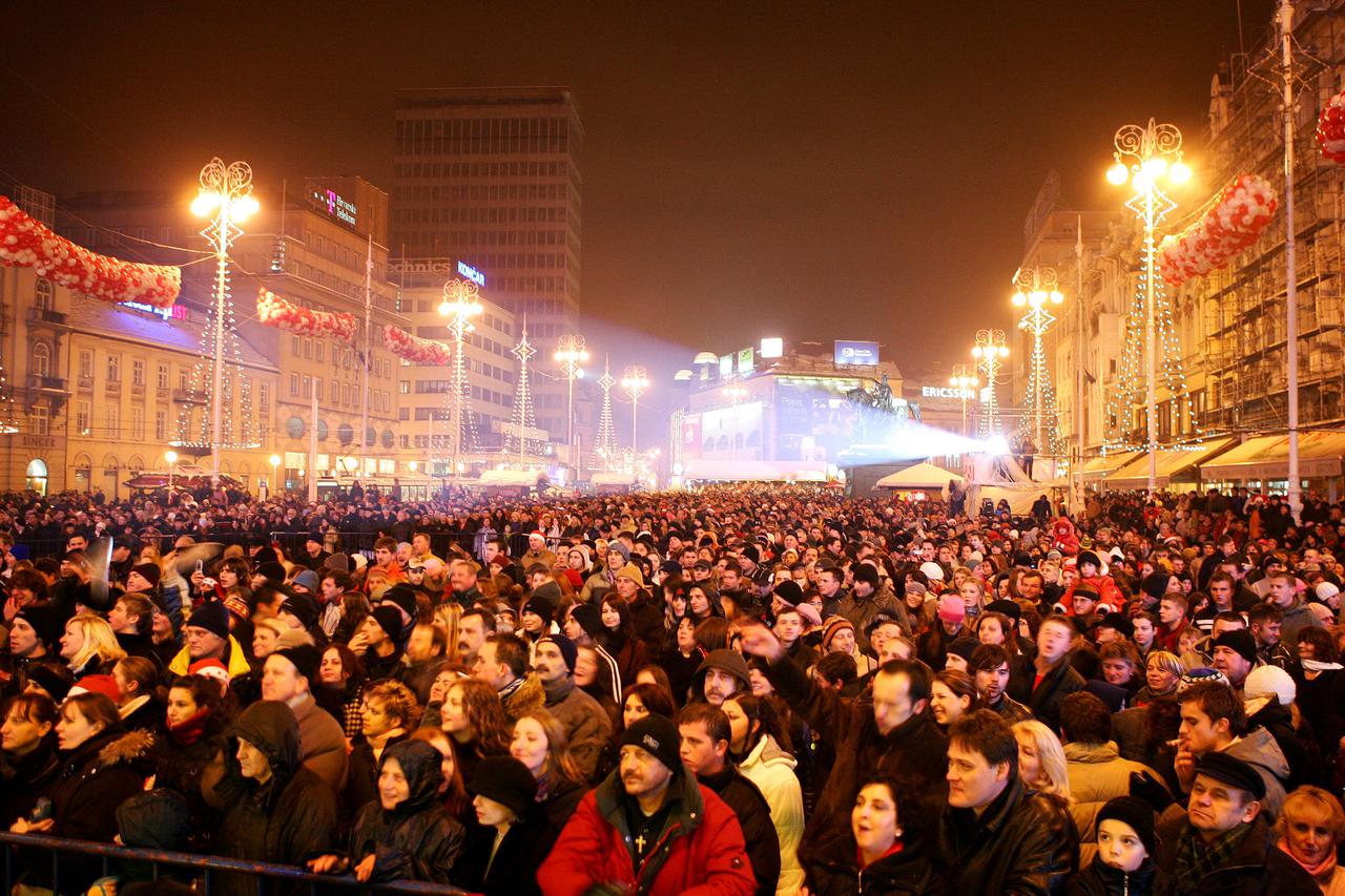 ARHIVA - Zagrepčane je Parni Valjak oproštajnim koncertom na Trgu bana Josipa Jelačića uveo u 2006. godinu
