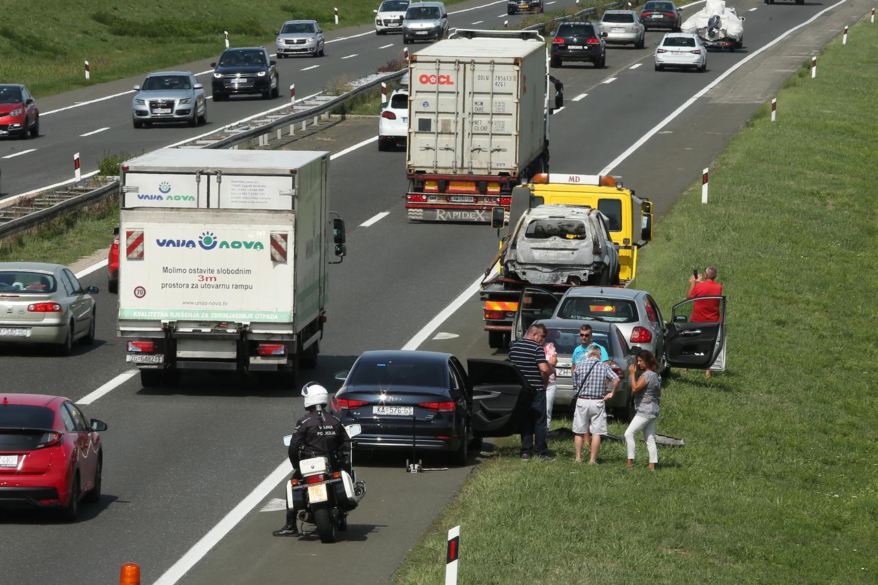 Na autocesti A1 u potpunosti izgorio osobni automobil