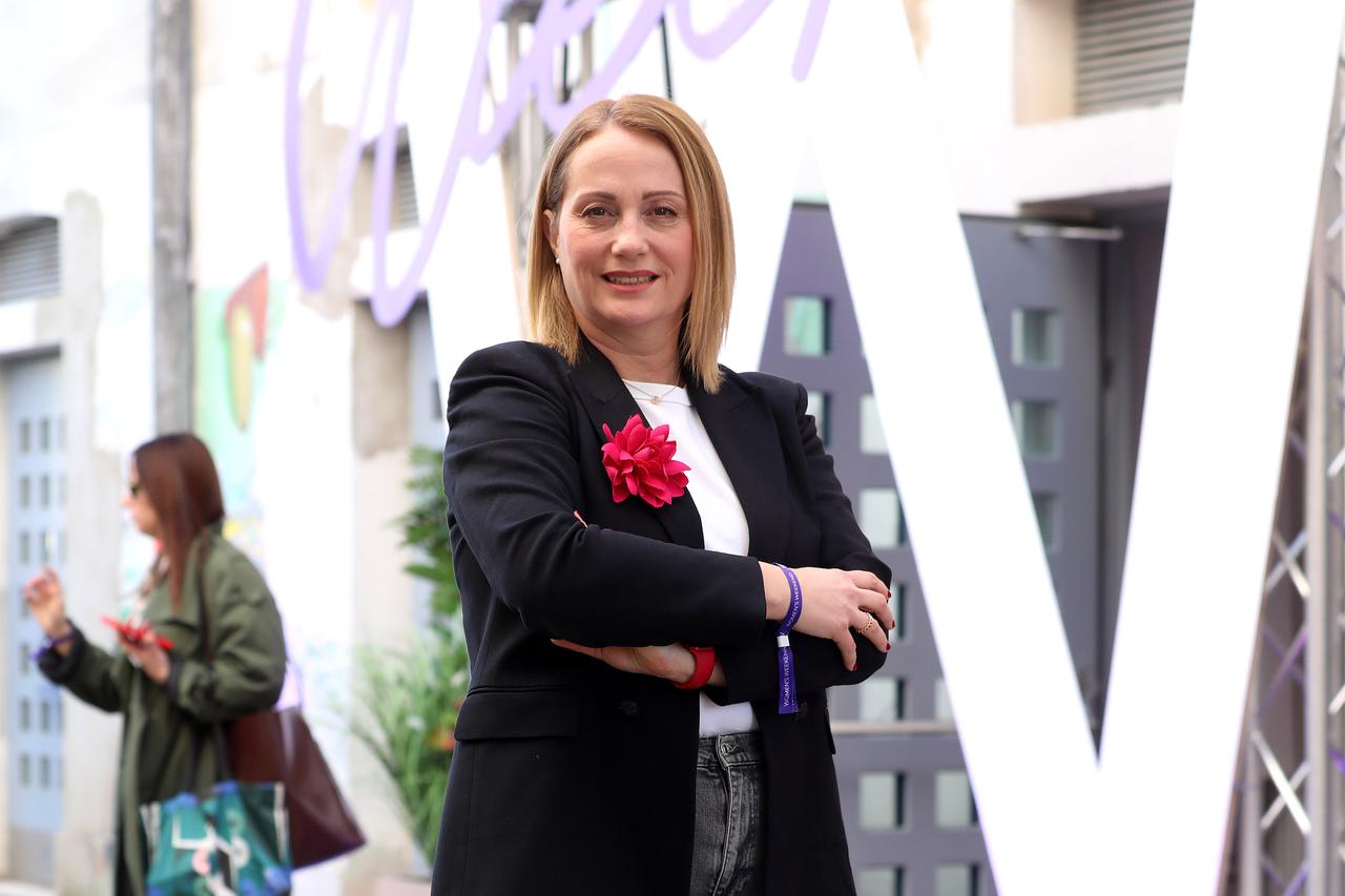 Rijeka:  Irena Šarić Dombaj