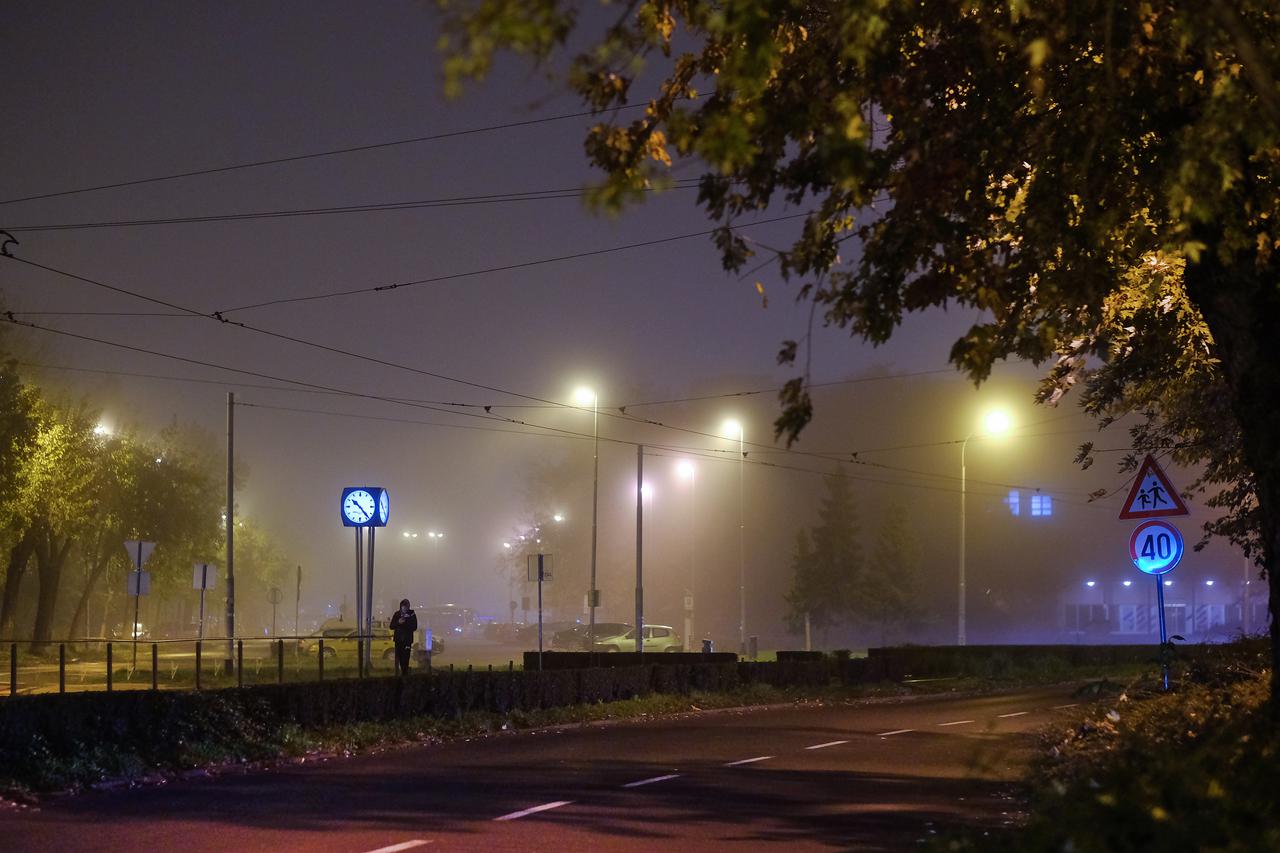Magla u večernjim satima na zagrebačkim ulicama