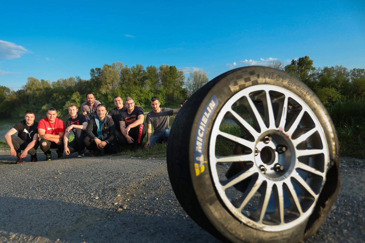 Ivanić Grad: Snimali WRC Croatia Rally 2021. kad je za vrijeme utrke jednom autu otpao kotač