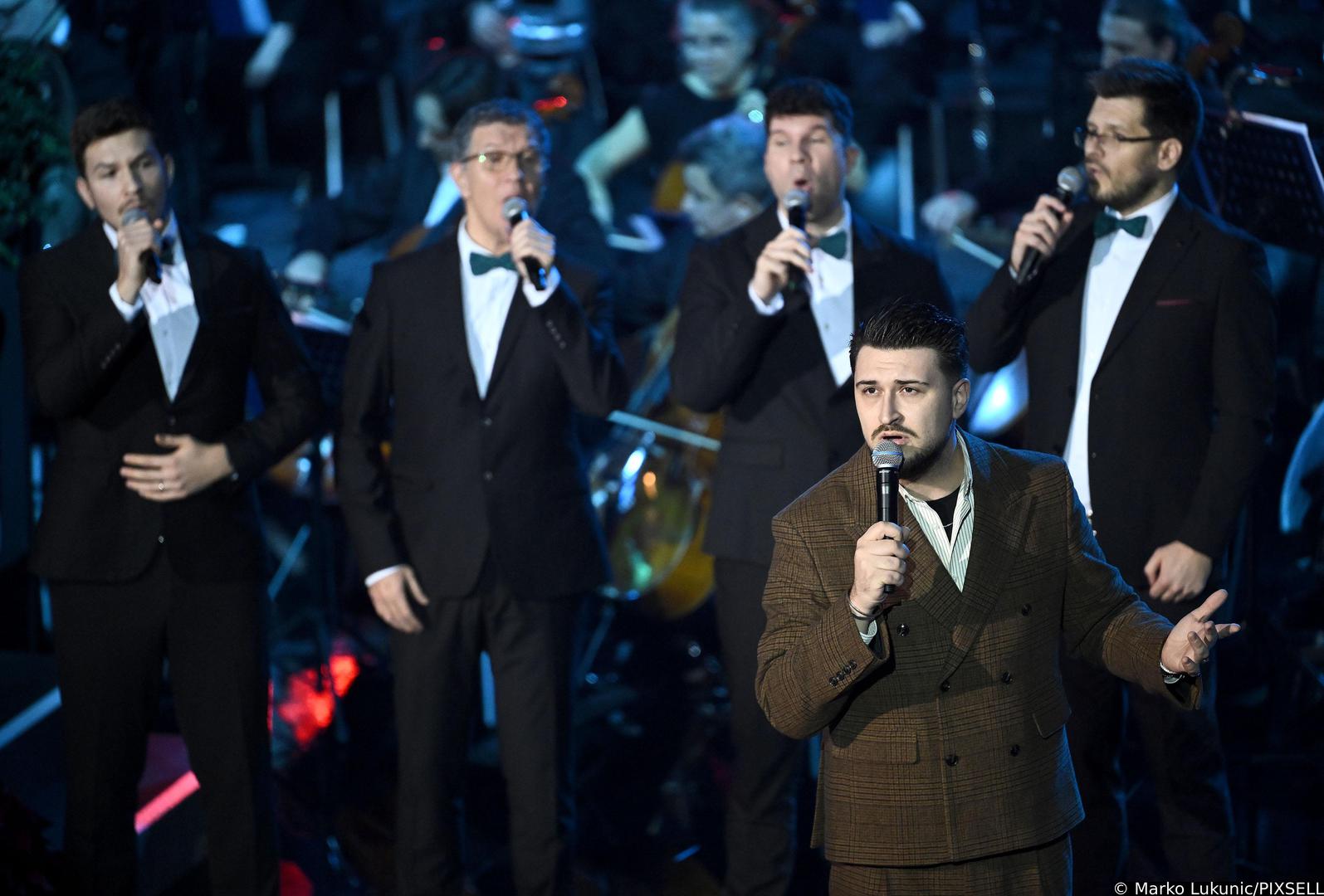 Suvremene blagdanske skladbe predstavili su: Gelato sisters, Rubby Montanari Knez, ToMa, Elis Lovrić, Mladenka Lovrović i Vlatka Kladarić.