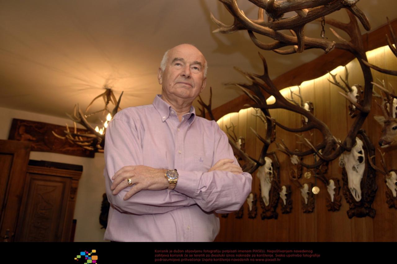 '27.09.2011., Cabar - Biznismen Marijan Filipovic na svojem imanju u Gorskom kotaru u sumi u blizini Trsca. Photo: Goran Kovacic/PIXSELL'