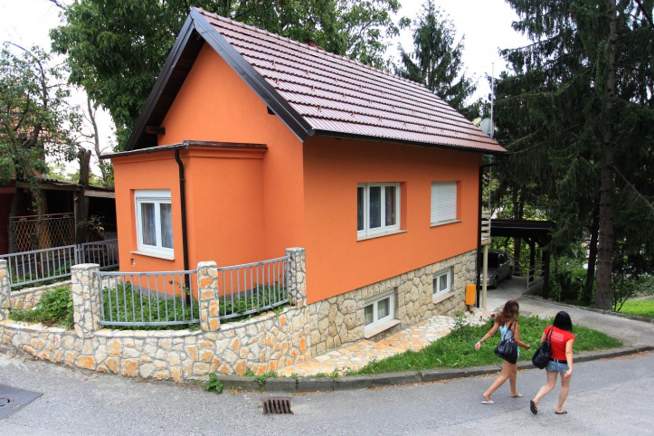 '21.08.2010.Zagreb, Hrvatska - Susedgrad, Piskorov breg 3, Gornje Vrapce.Josipa Varovica (55) dvojica maskiranih lopova provalila su u kucu i  pretukla u noci na petak, tesko su ga ozlijedila.Photo: M