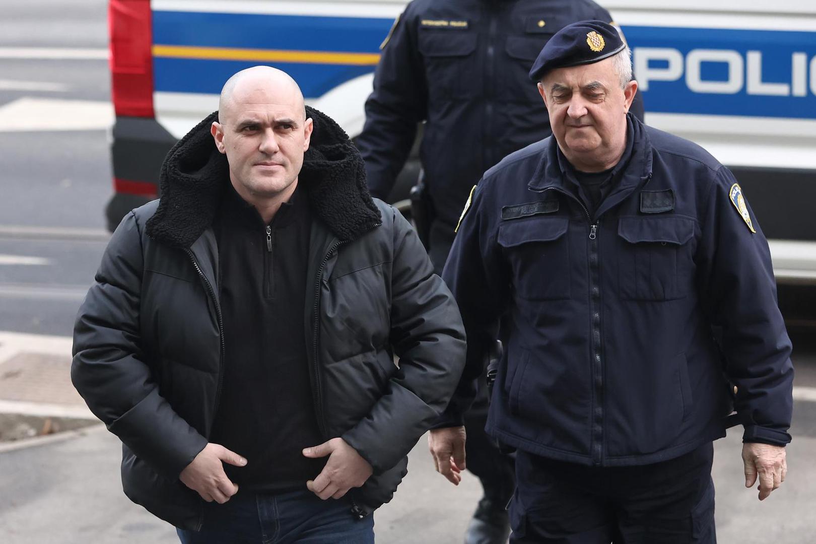 27. 02. 2025., Osijek - Josip Dabro doveden je jutros pred suca istrage. Ceka se odluka hoce li za njega biti zatrazen istrazni zatvor. Dabru se tereti za kaznena djela povrede djetetovih prava i neovlasteno posjedovanje i koristenje oruzja. Photo: Davor Javorovic/PIXSELL