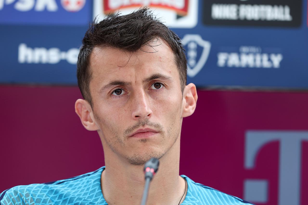 Prvi je dan Svjetskog prvenstva u Kataru, na konferenciji za medije hrvatske reprezentaicjie bili su  Ante Budimir i Dejan Lovren