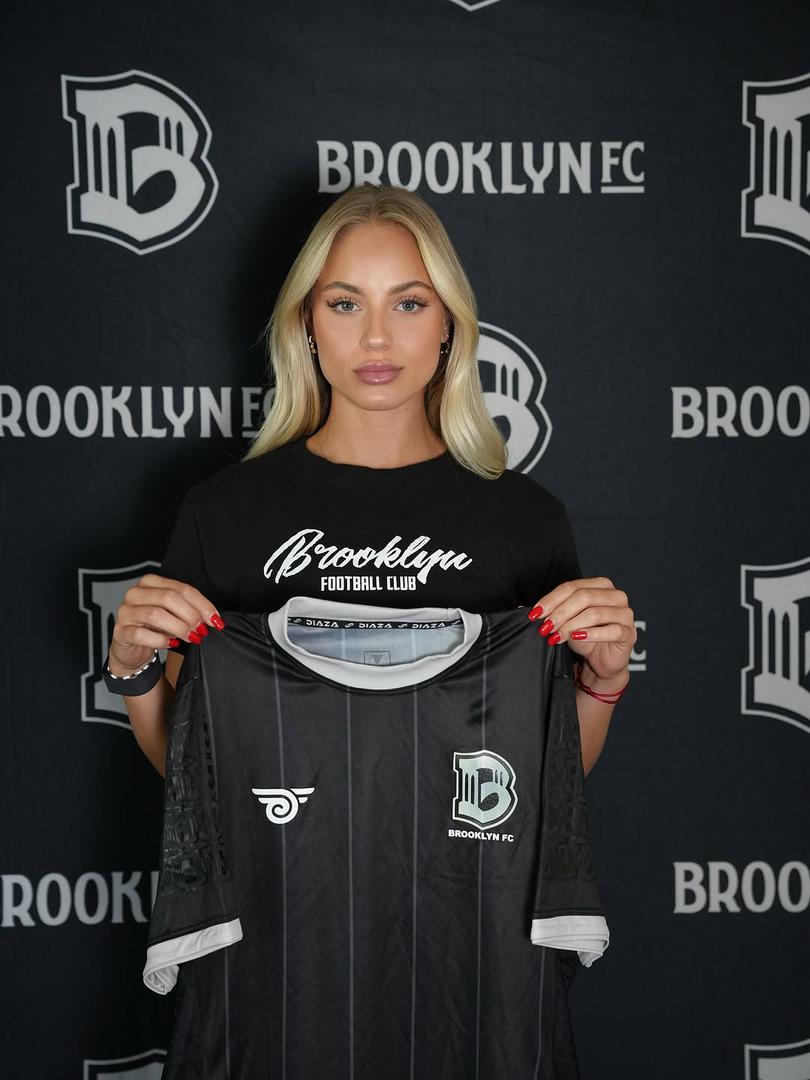 Ana Maria Marković, koja je za hrvatsku reprezentaciju nastupila 25 puta uz dva postignuta pogotka, te njezina sestra Kristina Marković, koja je za Hrvatsku zaigrala dva puta, potpisale su za Brooklyn FC.