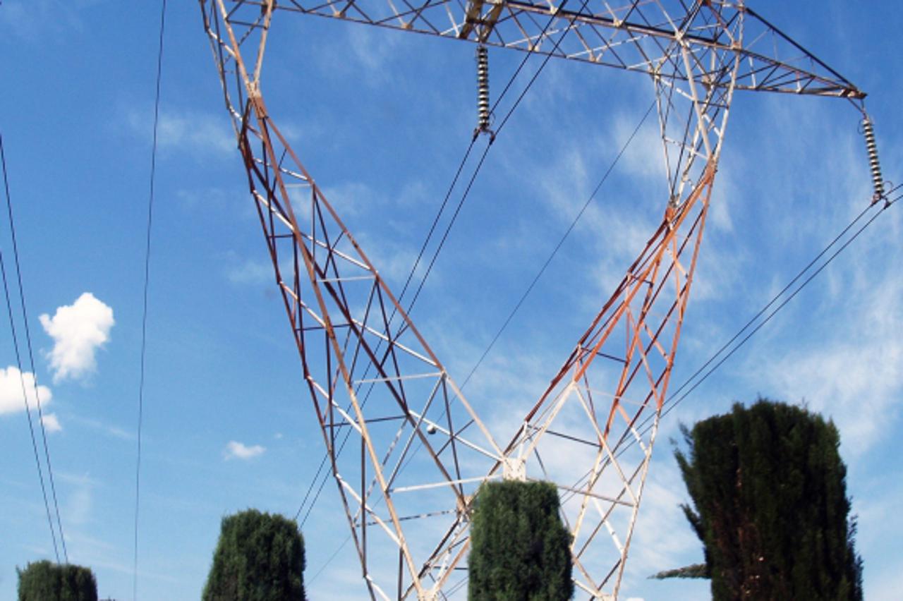 'za pokbih.....mostar....struja, dalekovod.....13052008.    snimio:zoran cubela'