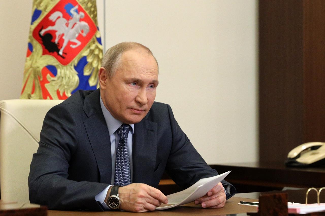Russian President Putin meets with representatives of social organizations