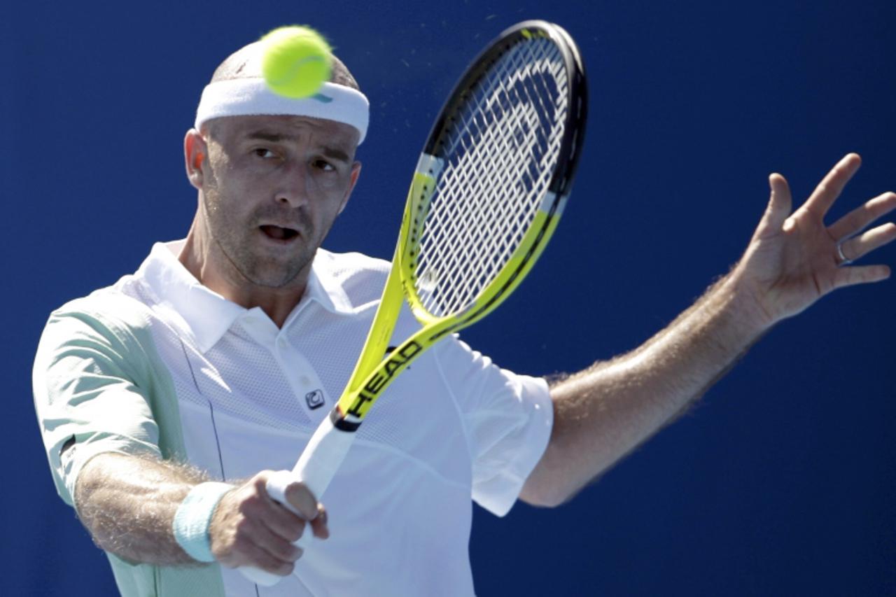 'Croatia\'s Ivan Ljubicic returns a shot against Andrey Golubev of Kazakhstan during the Australian Open tennis tournament in Melbourne January 20, 2010. REUTERS/Anindha Parthy (AUSTRALIA - Tags: SPOR
