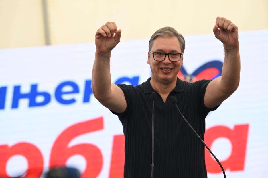 Vučić u sklopu kampanje "Ujedinjena Srbija"  posjetio Banovo Polje