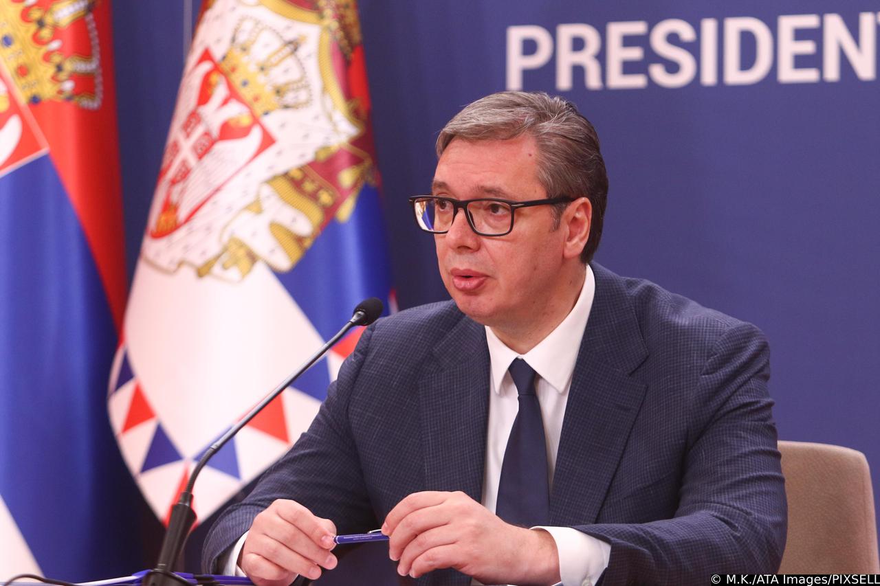 Beograd: Konferencija Vučića nakon potpisivanja ugovora s medicinskim diplomantima