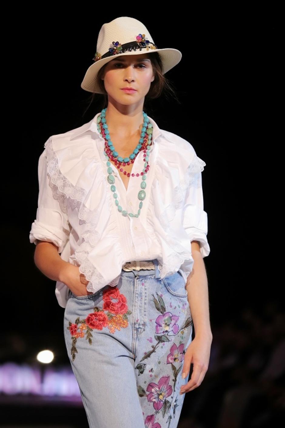 Kolekcija Angie Rose Robert Sever 