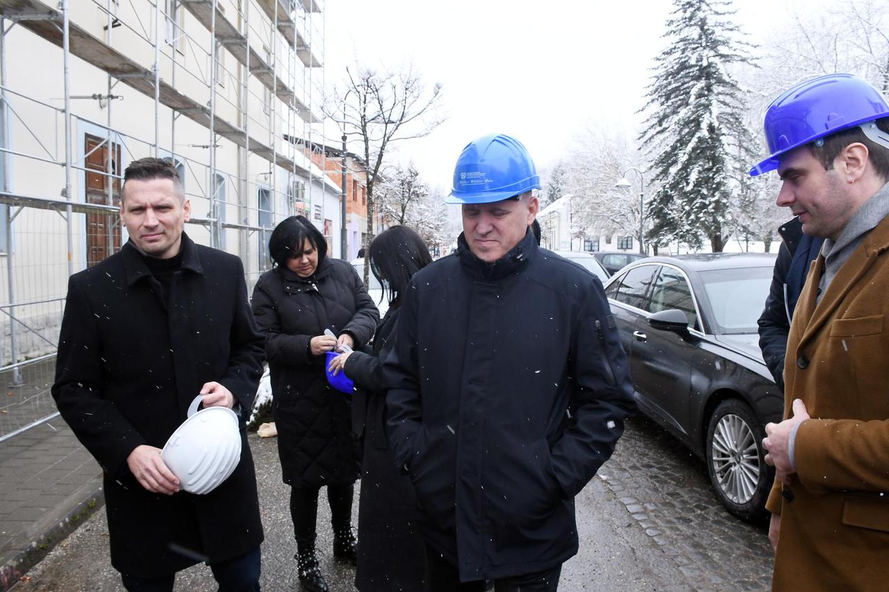 Glina: Ministrica Vučković i ministar Bačić uručili ugovore iz Programa ruralnog razvoja