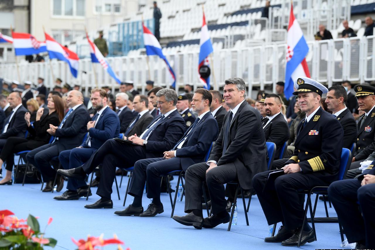 Svečano postrojavanje pripadnika Oružanih snaga RH na stadionu u Kranjčevićevoj
