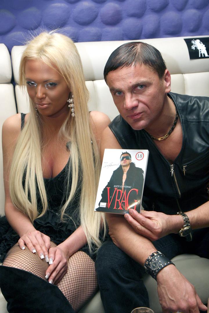 Nakon toga Maja je uplovila i u vezu s Antom Gotovcem, a snimila je i spot za pjesmu "Zaplakat ćeš ti zbog mene".