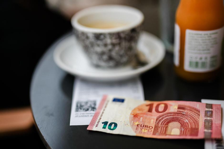 Od 1. siječnja euro postaje službena valuta u Hrvatskoj i nakon 29 godina zamijenit će kunu | Autor : Sime Zelic/PIXSELL