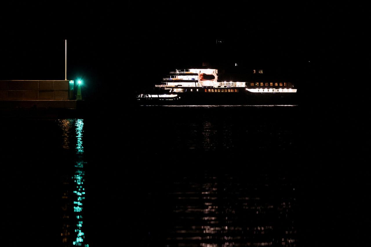 The cruise ship MV Hondius arrives at the port of Granadilla de Abona after being affected by a hantavirus outbreak, in Tenerife