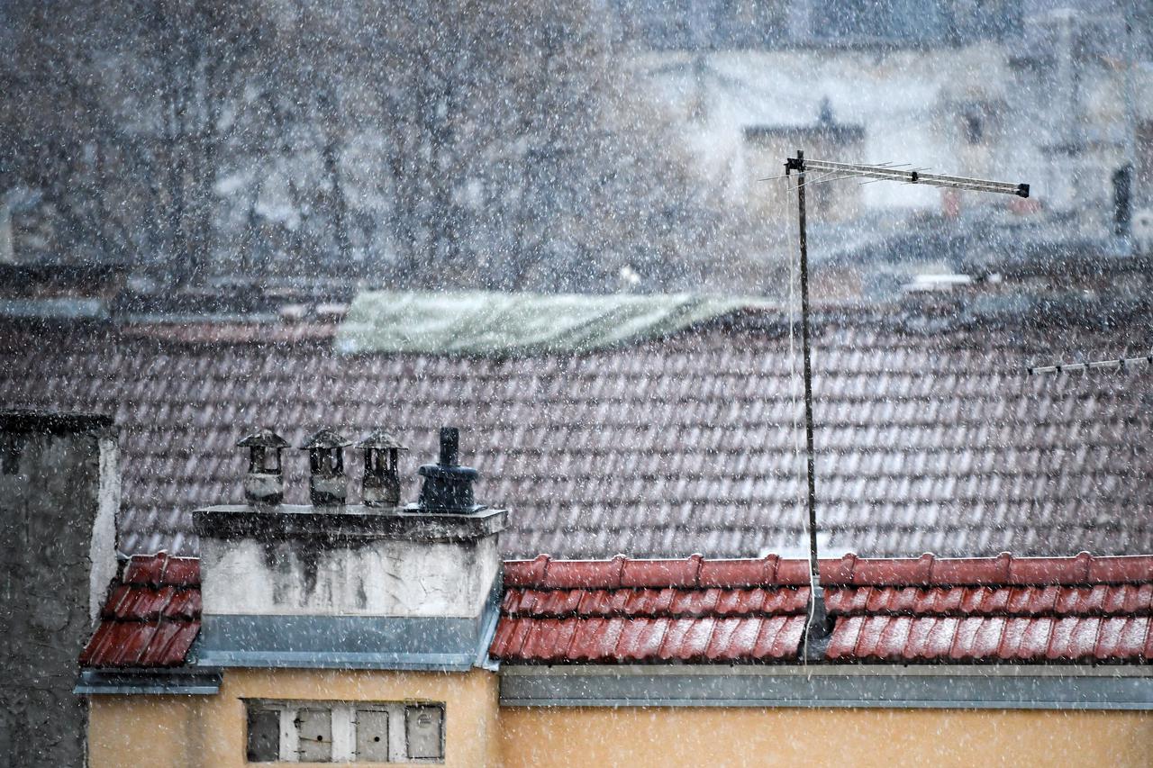 Zagreb se probudio pod snježnim pokrivačem