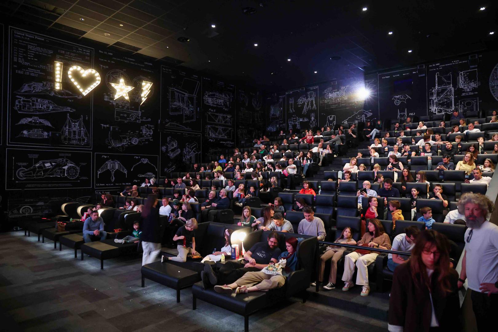 Premijera obiteljskog filma "Ovce detektivi" održana je u nedjelju, 3. svibnja, u zagrebačkom Z Centru, u dvorani kina CineStar Cinemas, uz veliko zanimanje publike i brojnih uzvanika iz svijeta filma i medija