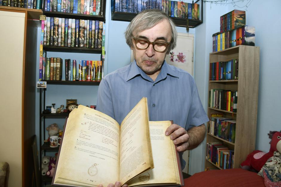 Sisak: Damir Tonković ima kolekciju knjiga o Harryju Potteru iz cijelog svijeta