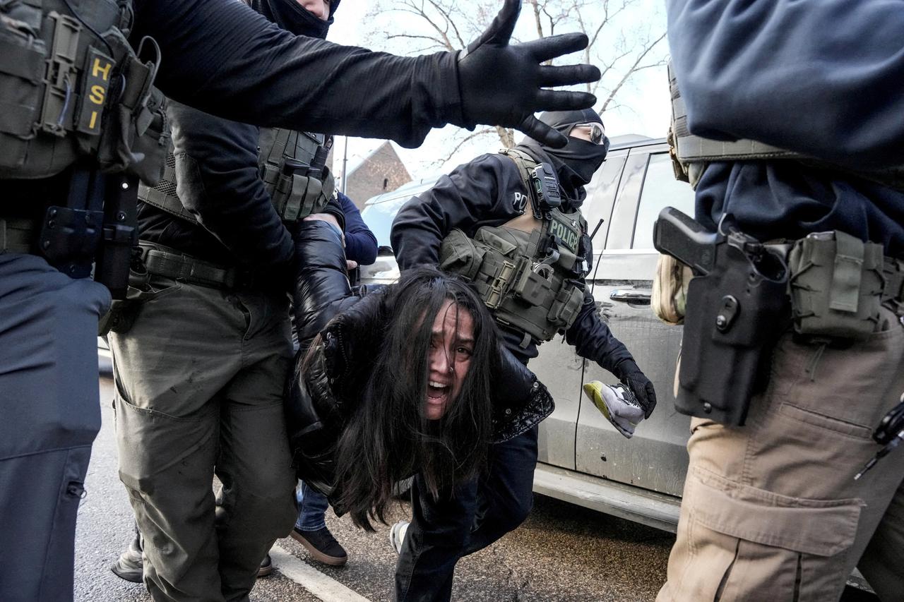 storyeditor/2026-05-22/2026-05-07T103608Z_760290800_RC2G0JADE0Q1_RTRMADP_3_USA-TRUMP-MINNEAPOLIS-POLICING.JPG