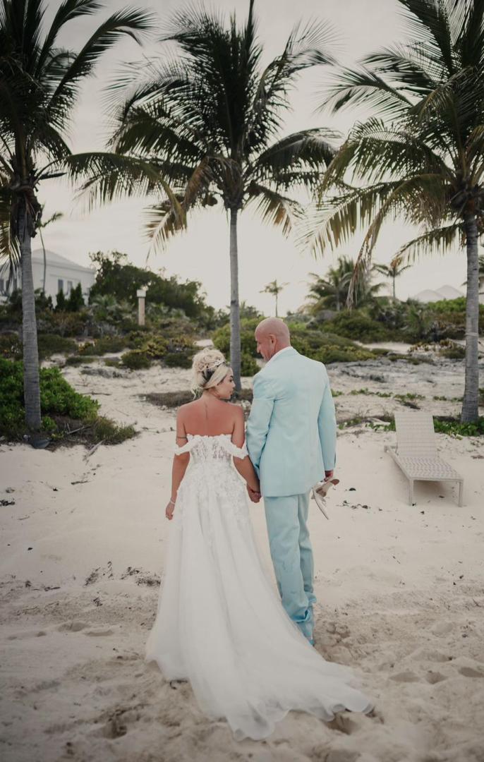 Na otočju Turks i Caicos prošle godina na današnji dan u bračnu je luku uplovio Zlatko Marić (65), vlasnik zaštitarske tvrtke Sokol Marić. Mlada Kolumbijka Valentina Echeverri (25) tada je postala njegova supruga.
