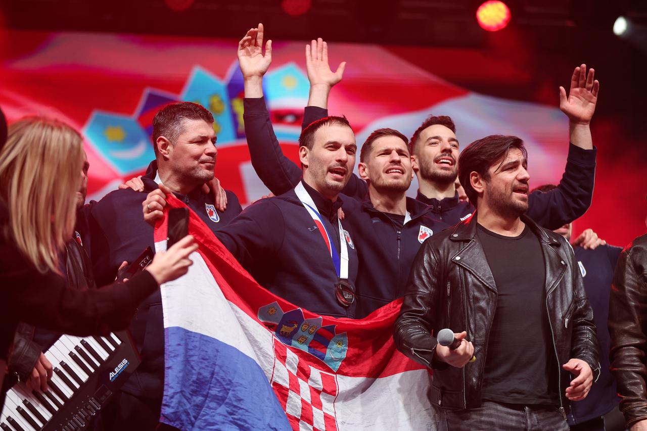 Zagreb: Marko Perković Thompson nastupio na svečanom dočeku hrvatske rukometne reprezentacije
