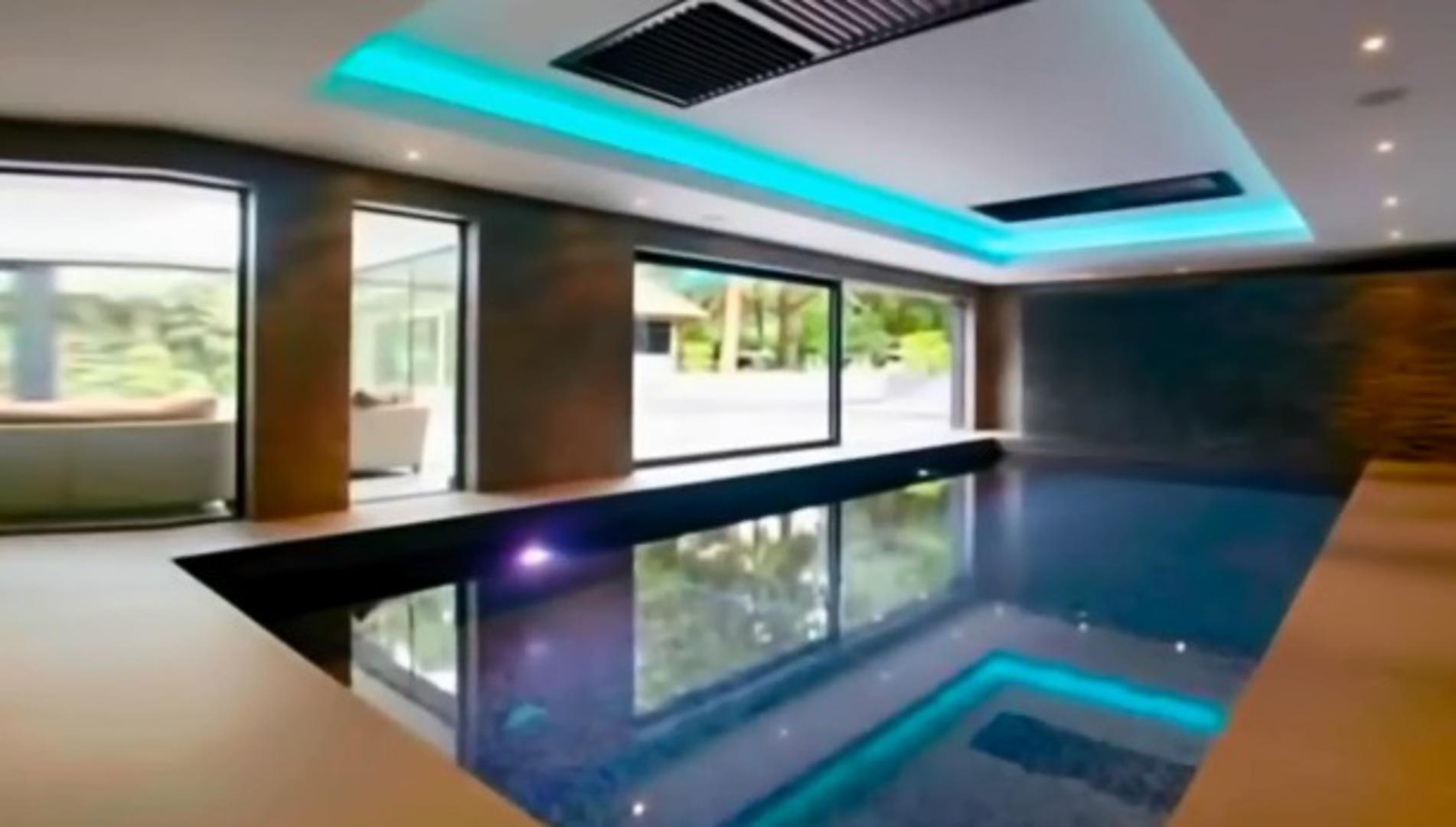 Ibrahimovićeva vila u Engleskoj zaista spada u red onih koje se moraju pogledati. Do sada se već pojavilo nekoliko fotografija, ali ovoga puta ima ih puno više.