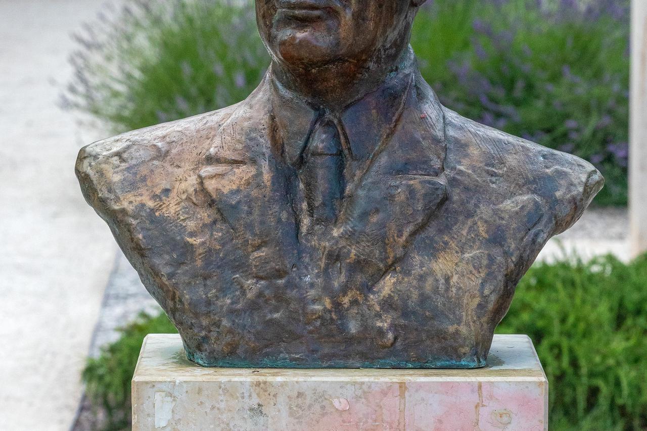 Pula: Zašarali spomenik palim borcima antifašstičke borbe