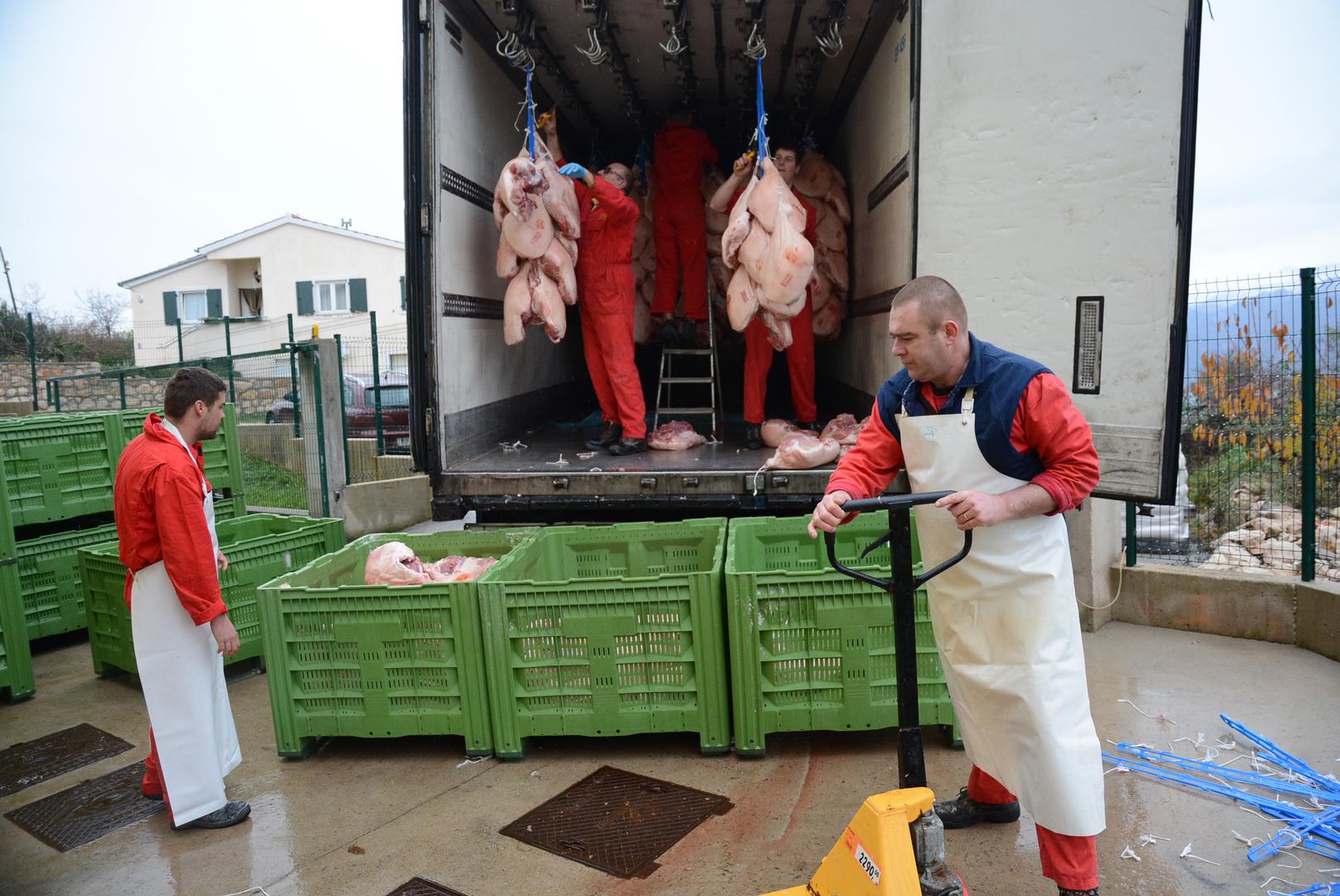 U Hrvatskoj su mnogi ljubitelji pršuta, a u ovoj galeriji možete uživati i pogledati kako izgleda priprema pršuta prije nego stigne za vaš stol. 
