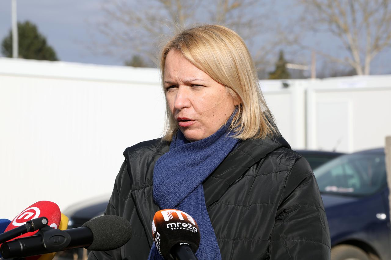 Sisak: Kristina Ikić-Baniček o smještaju u kontejnerskom naselju