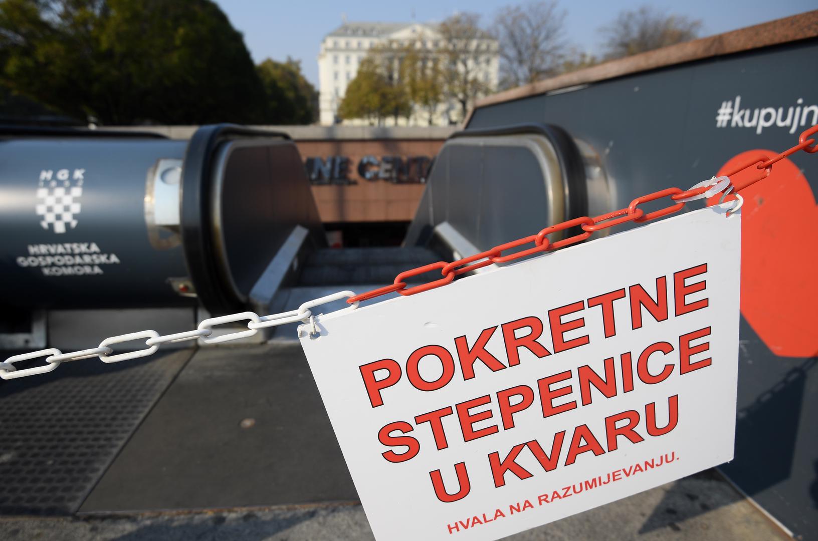  Zaštitari i dalje čuvaju neispravne pokretne stube u Importanne centru.