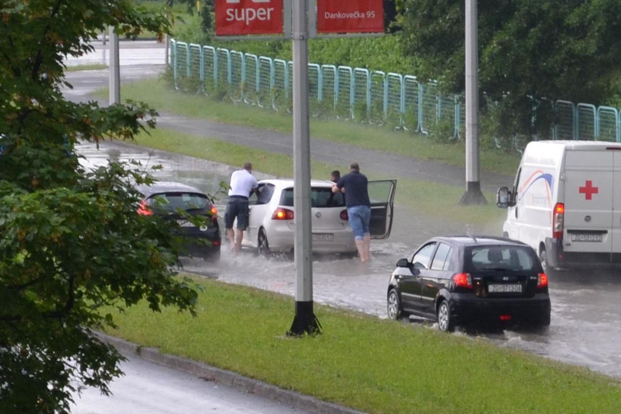 Poplavljena Ulica Rudolfa Kolaka (Oporovečka) 