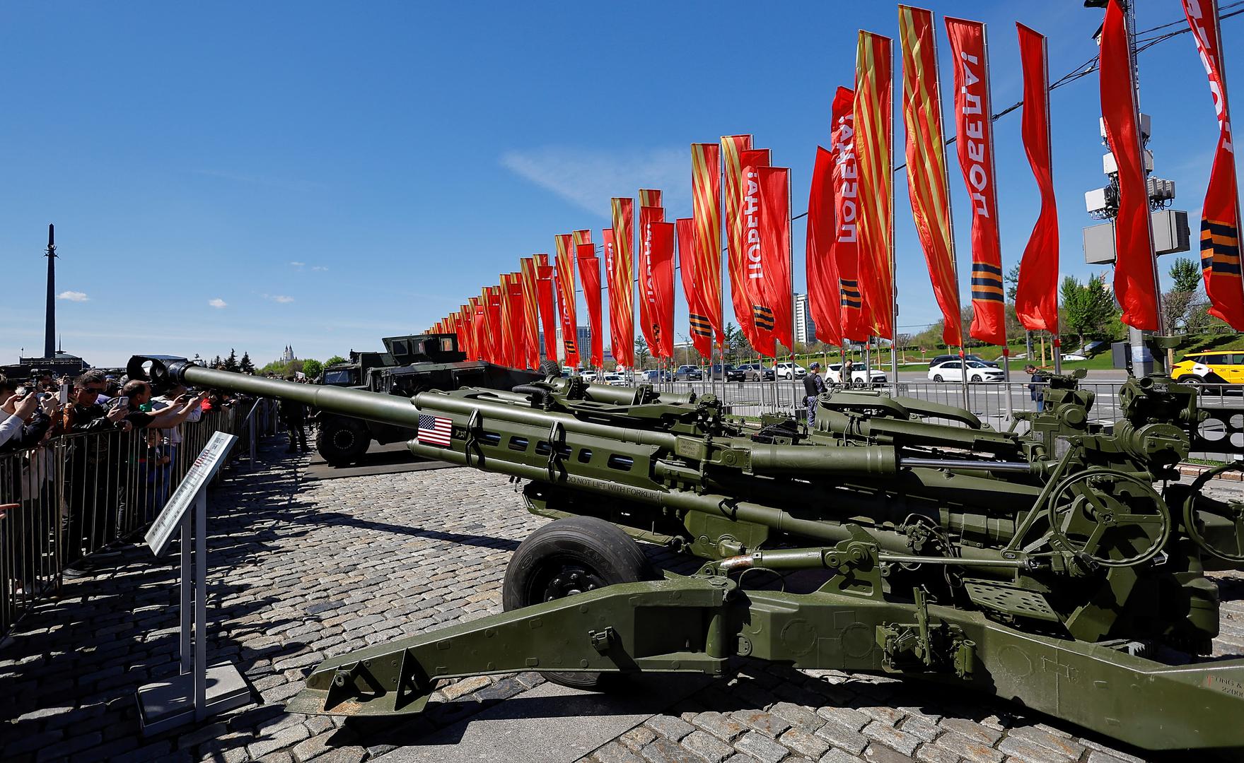 Brojni posjetitelji pogledali su u Rusiji izložbu oklopnih vozila i vojne opreme koju je ruska vojska zarobila od ukrajinskih snaga.