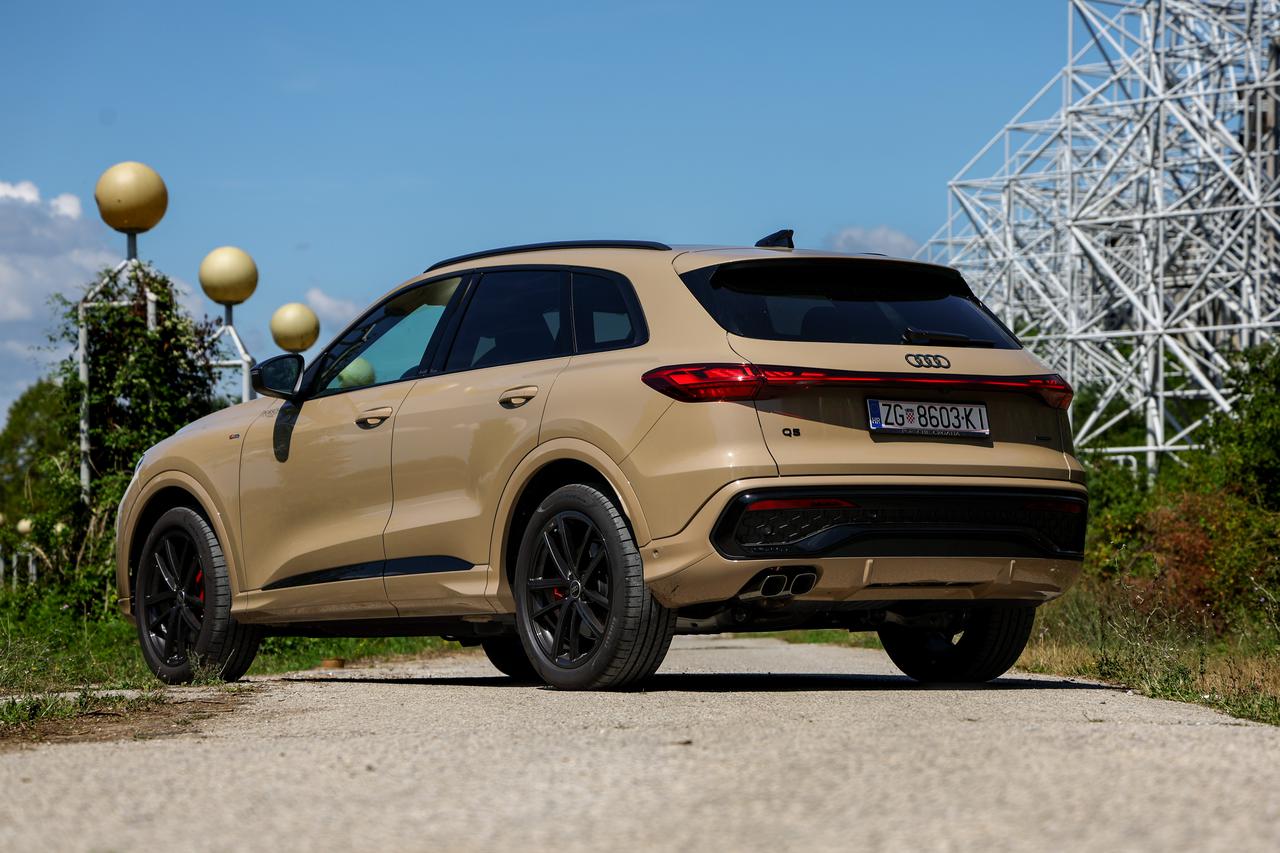 Zagreb: Automobil Audi Q5 2,0 TDI