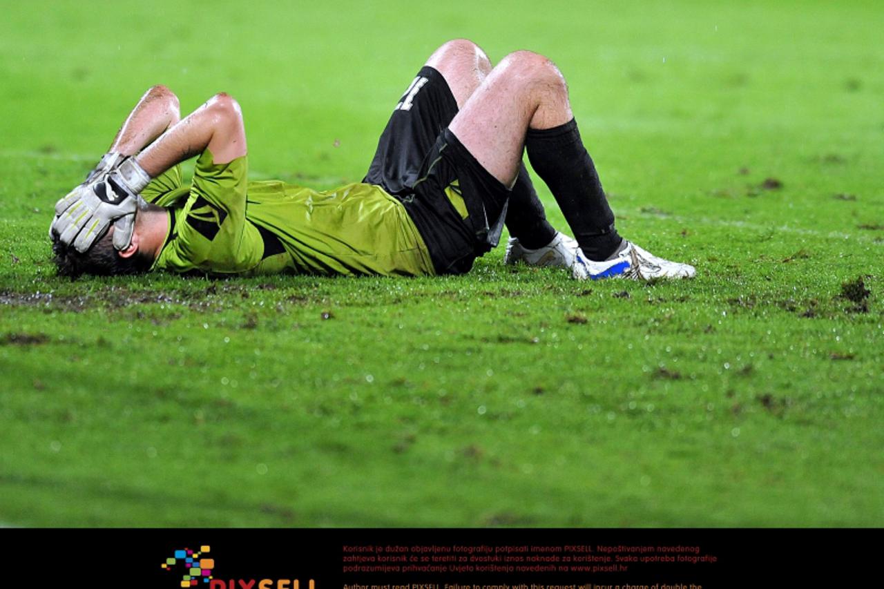 '28.08.2010., Zapresic - Nogometna utakmica 6. kola 1. HNL izmedju NK Inter Zapresic - NK Lokomotiva igrala se po jakoj kisi. Ivan Kelava.  Photo: Goran Stanzl/PIXSELL'