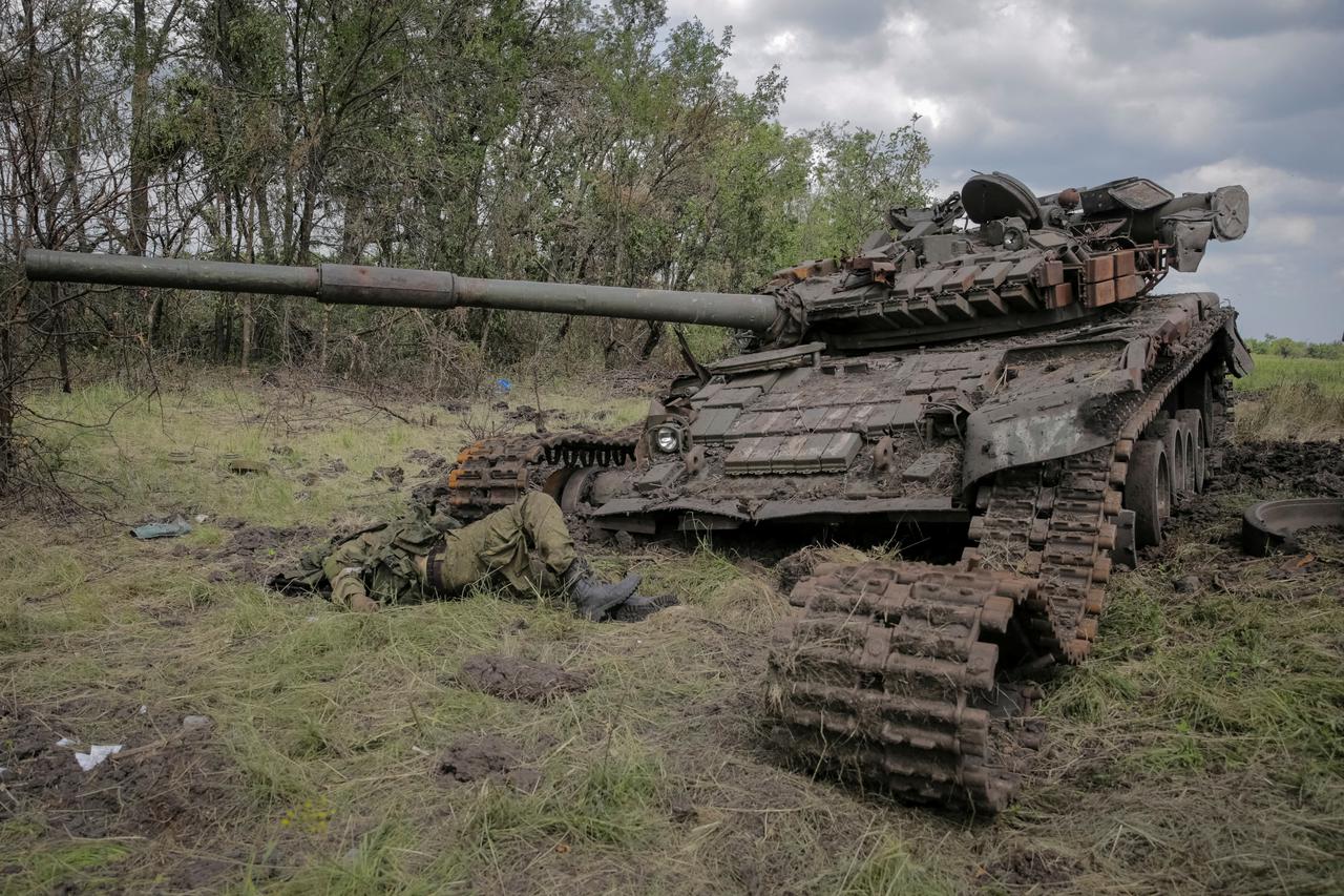 storyeditor/2023-06-15/2023-06-14T164657Z_776974583_RC20J1AKLB7D_RTRMADP_3_UKRAINE-CRISIS-OFFENSIVE-STOROZHEVE__1_.JPG