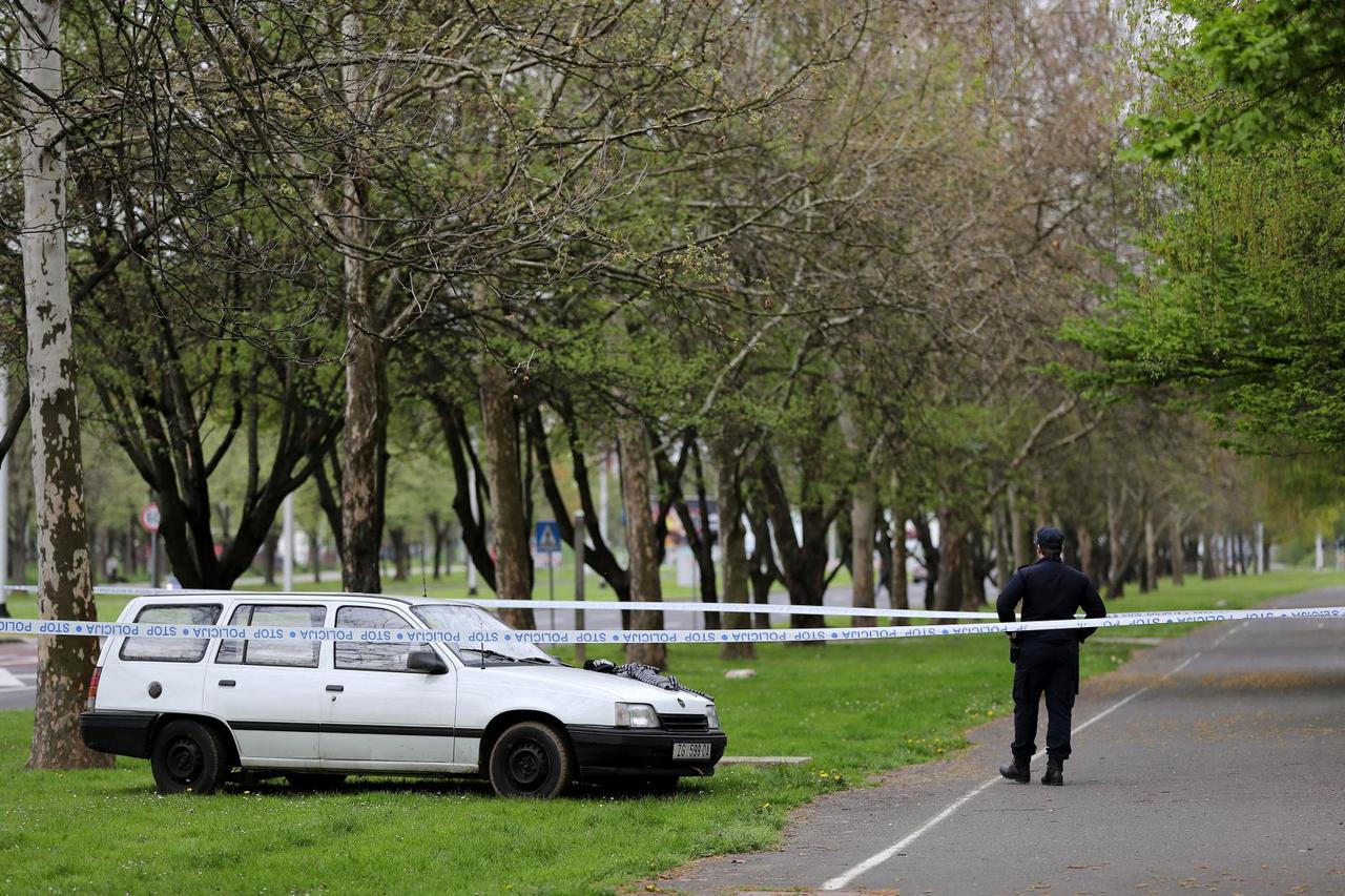 Policijski očevid nakon potjere za ukradenim automobilom u Novom Zagrebu