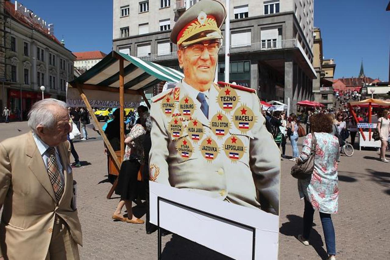 '24.04.2013., Zagreb - Gradjanska incijativa Krug za trg pozivala je gradjane na prosvjed za preimenovanje Trga marsala Tita koji ce se odrzati u subotu 4. svibnja.  Photo: Patrik Macek/PIXSELL'