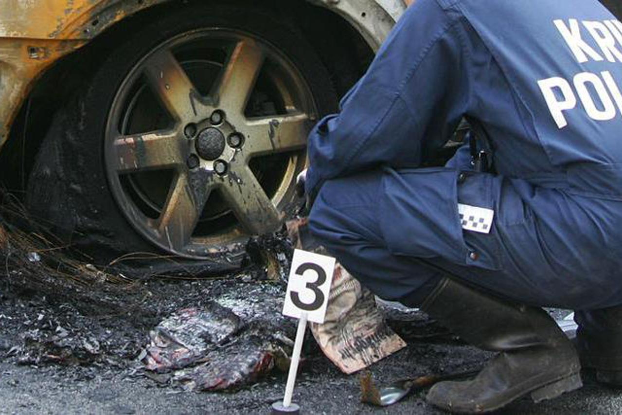 ARHIVA - Zagreb: 2006. zapaljen automobil Damira Škare, bivšeg boksača, političara i poduzetnika