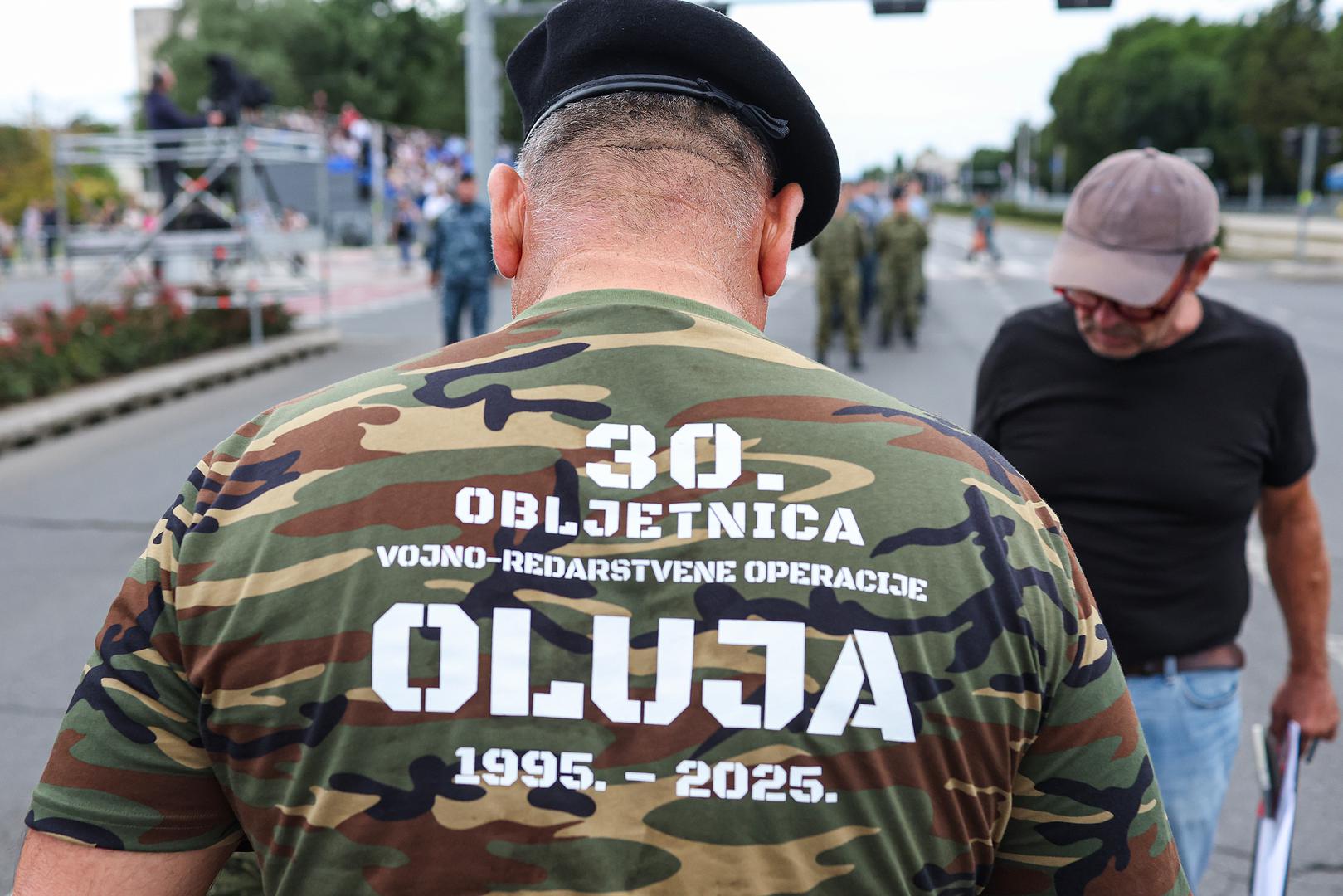 Ovogodišnji mimohod donosi i nekoliko noviteta. Po prvi puta u postroju će se naći i pripadnici Pravosudne policije, a pažnju su privukli i hrvatski vojnici opremljeni novim poluautomatskim puškama Kuna, proizvodom domaćeg HS Produkta. 