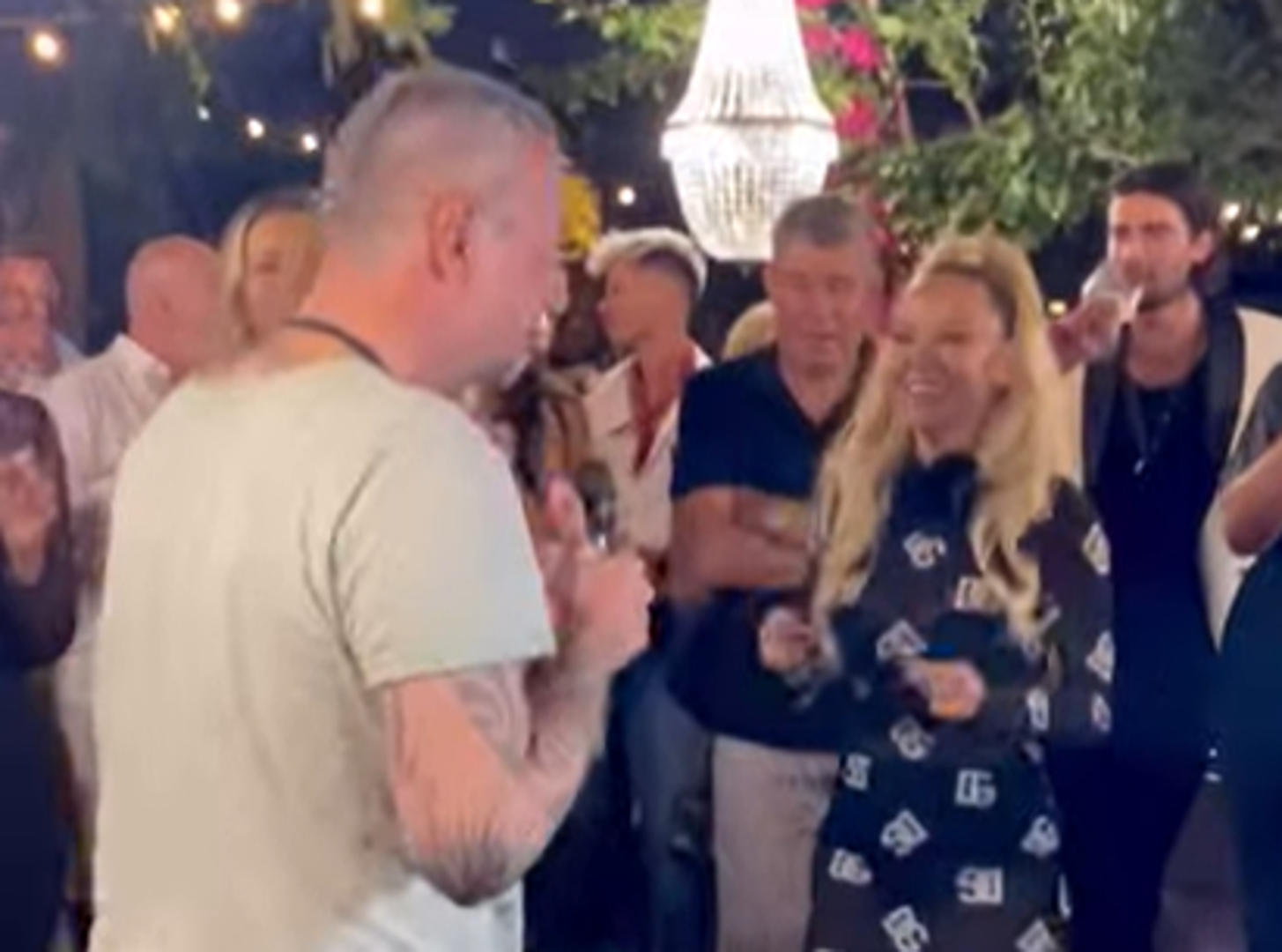 Kraljica naše estrade, popularna pjevačica i uspješna poduzetnica, Maja Šuput, proslavila je svoj 46. rođendan! 