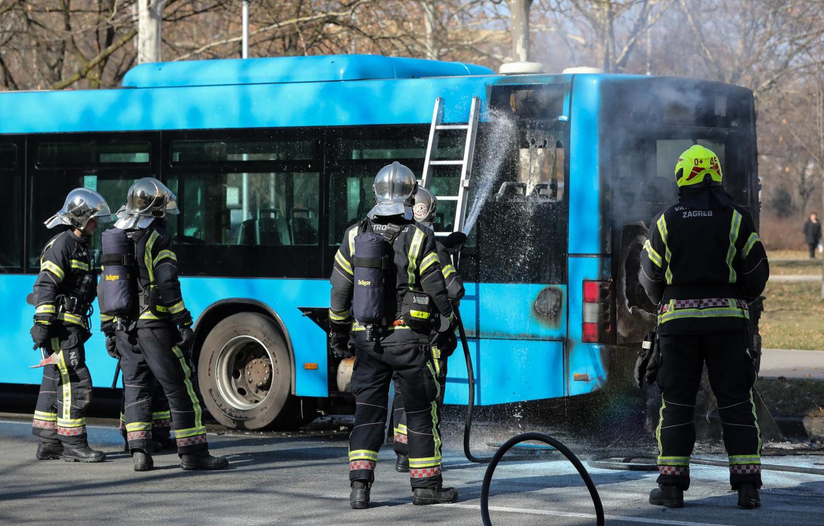 Uzrok požar još nije poznat, a ozlijeđenih srećom nema.