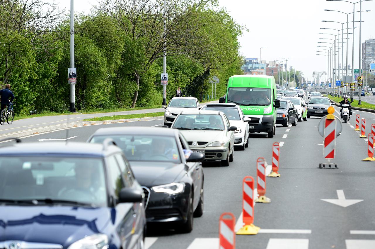 ARHIVA Zagreb: Otvorila se ogromna rupa na Slavonskoj aveniji